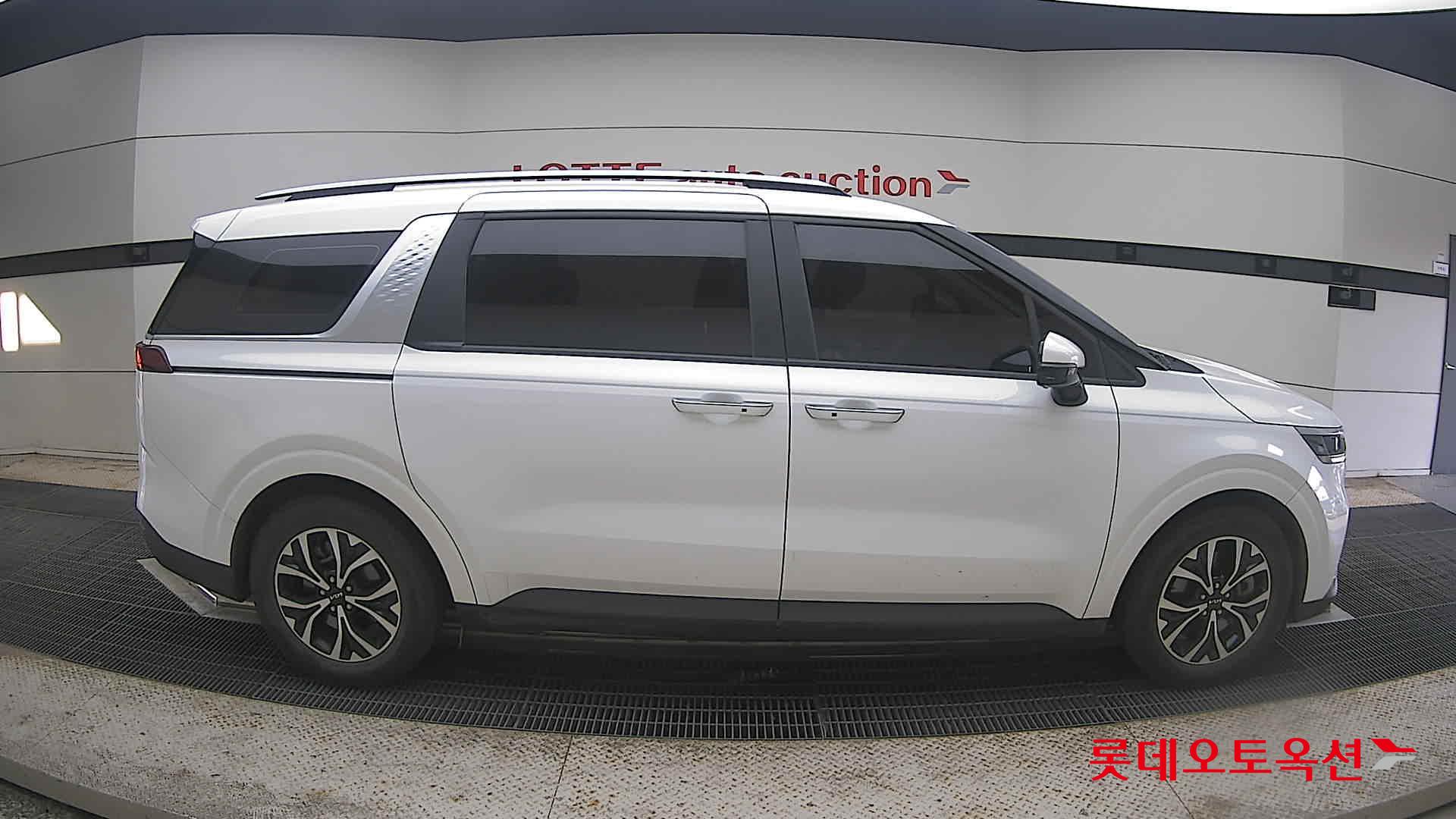 2023 - kia carnival