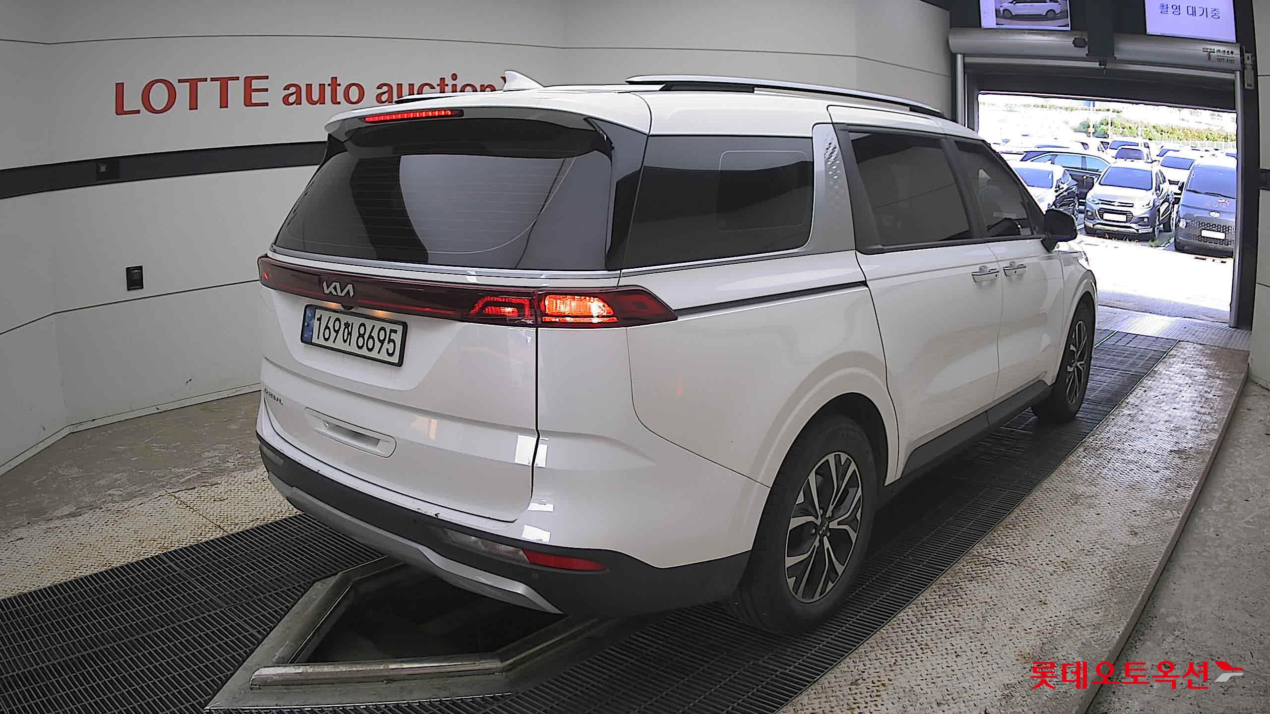 2023 - kia carnival