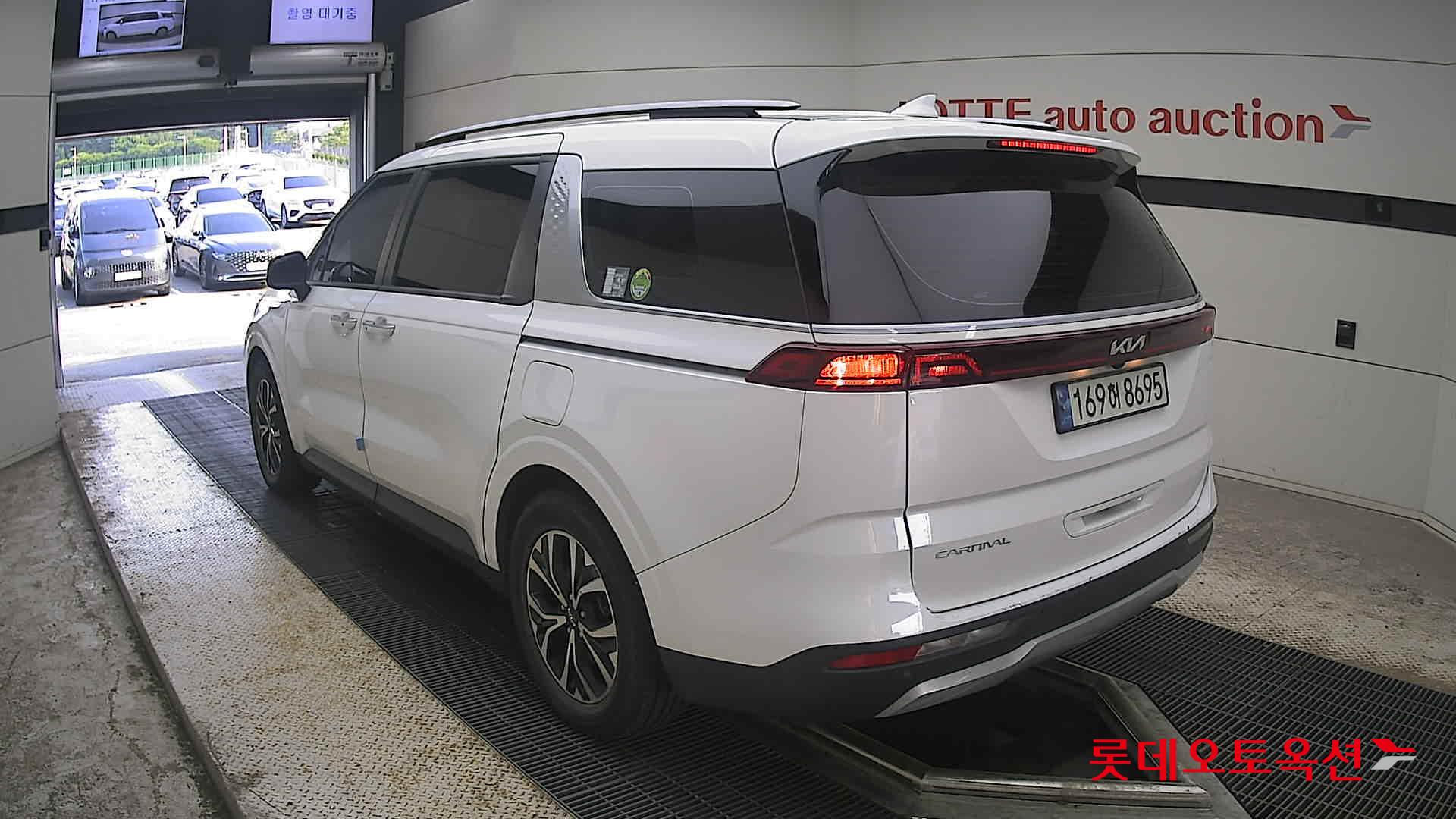 2023 - kia carnival