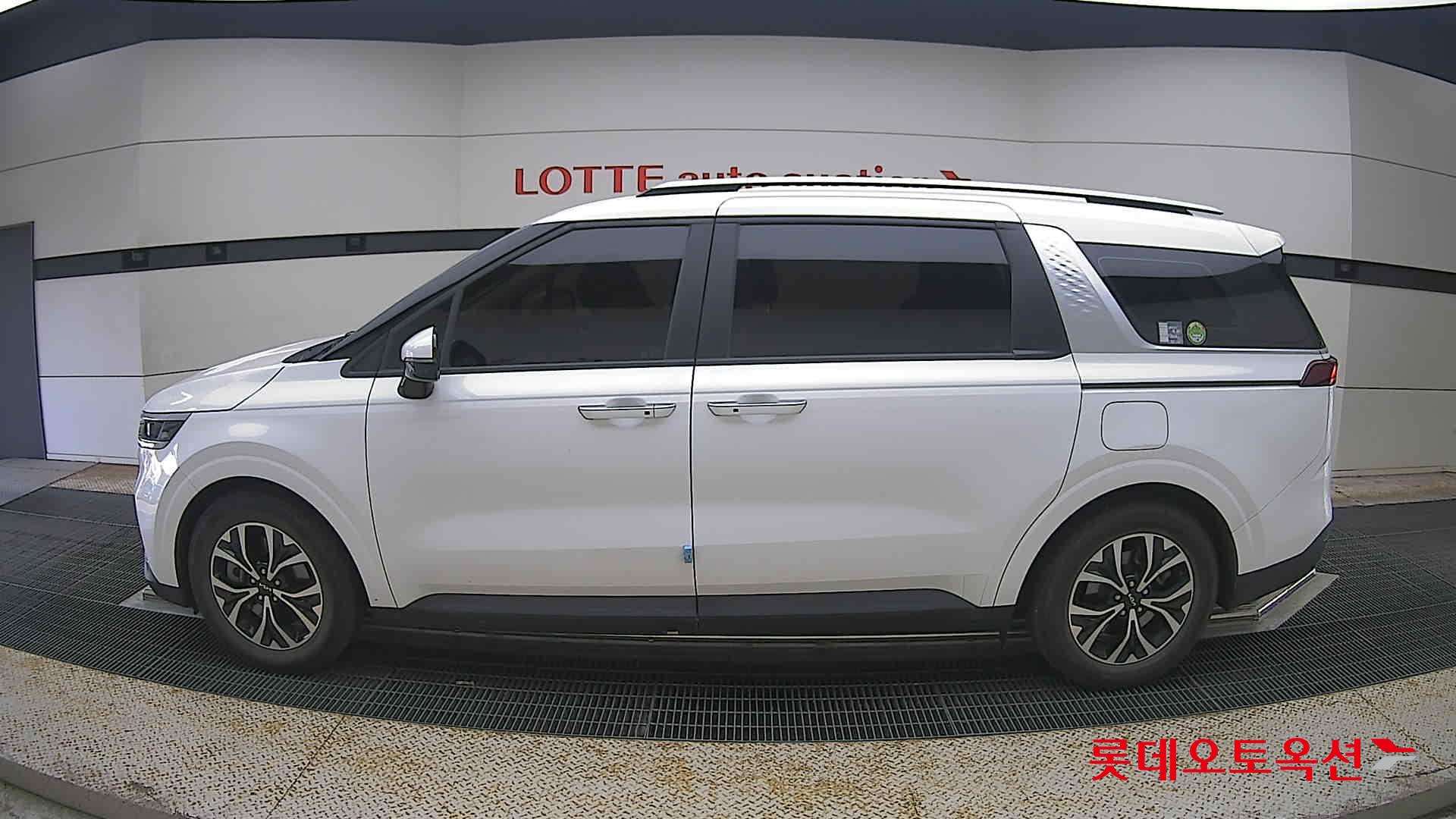 2023 - kia carnival