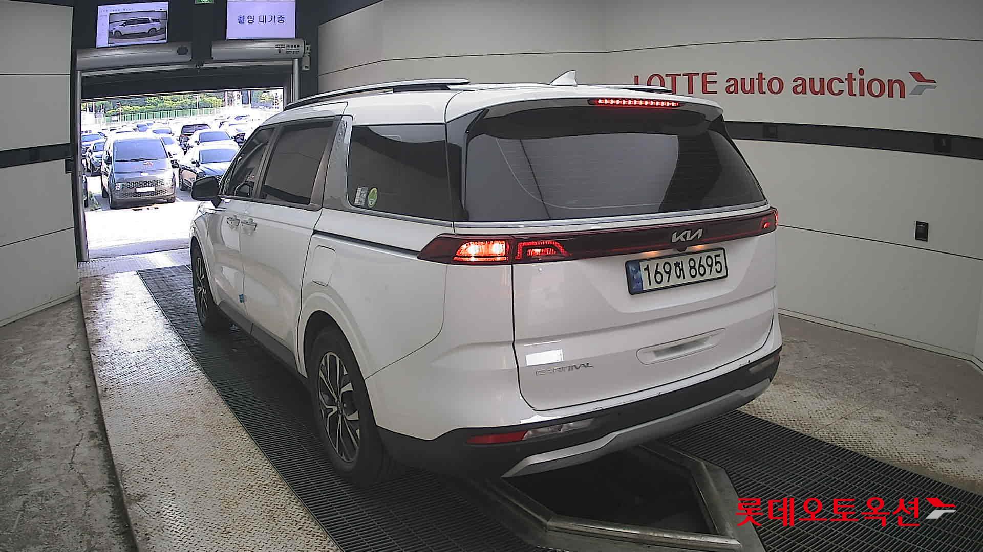 2023 - kia carnival