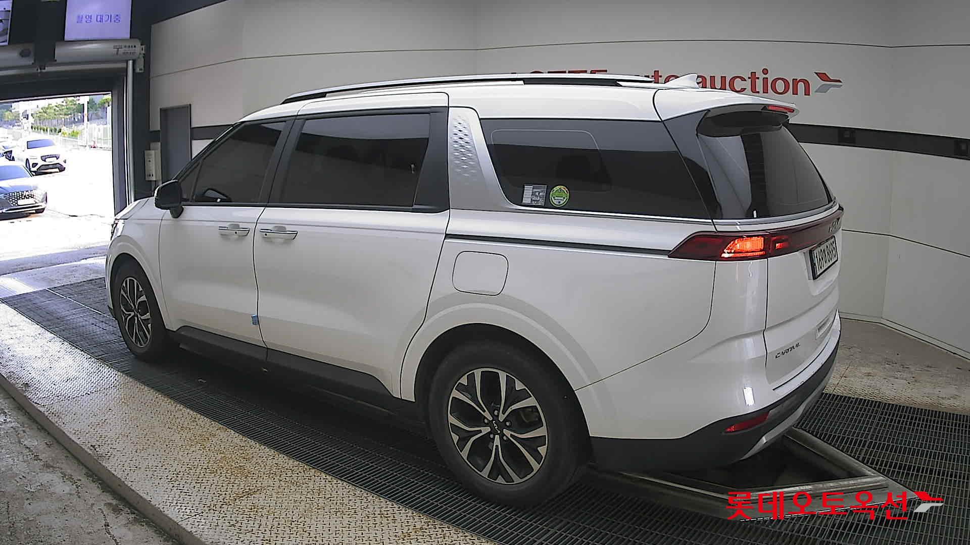 2023 - kia carnival