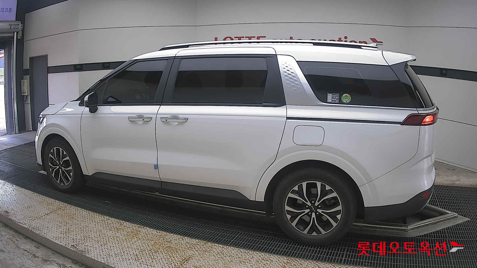 2023 - kia carnival