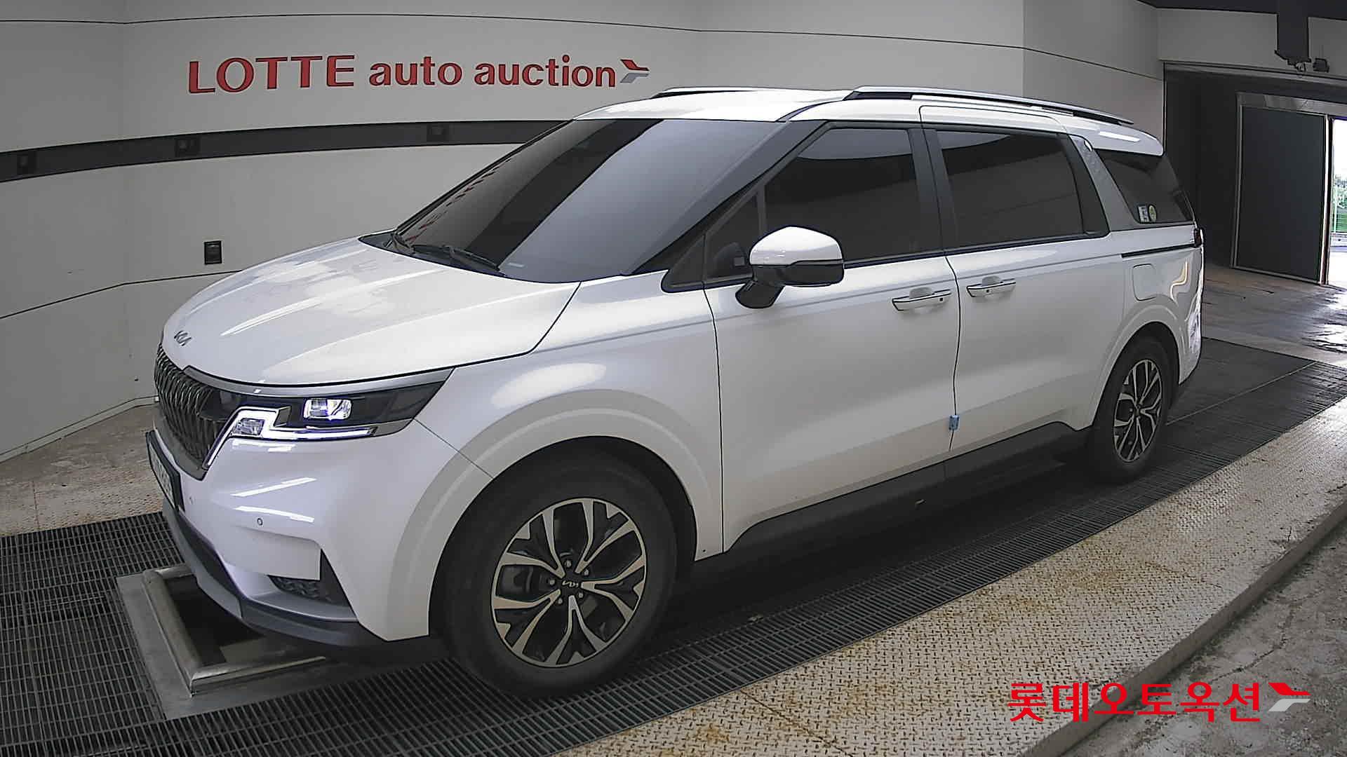 2023 - kia carnival