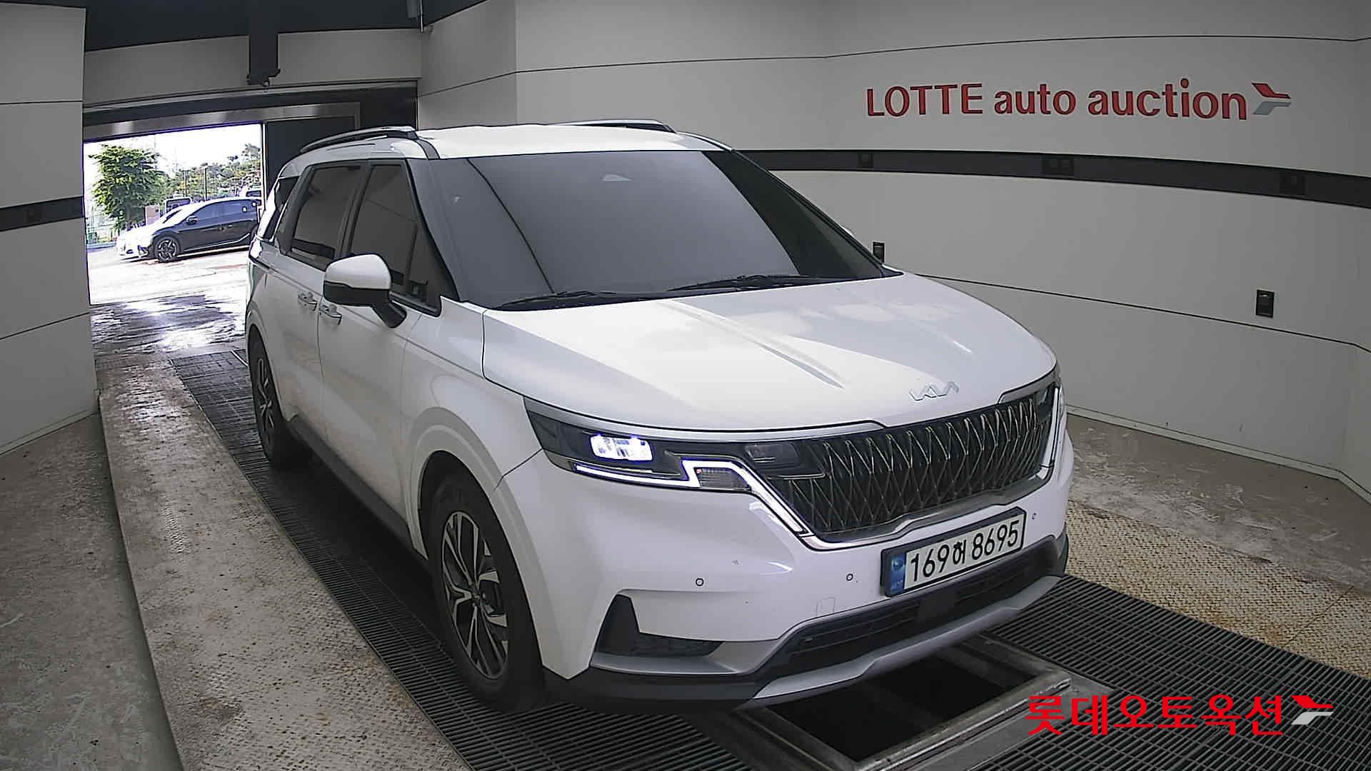 2023 - kia carnival