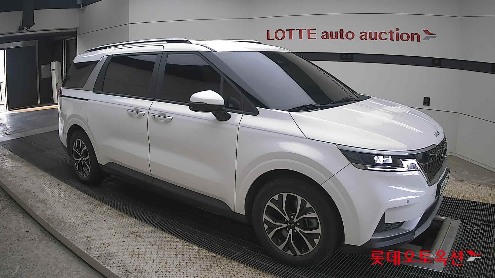 2023 - kia carnival