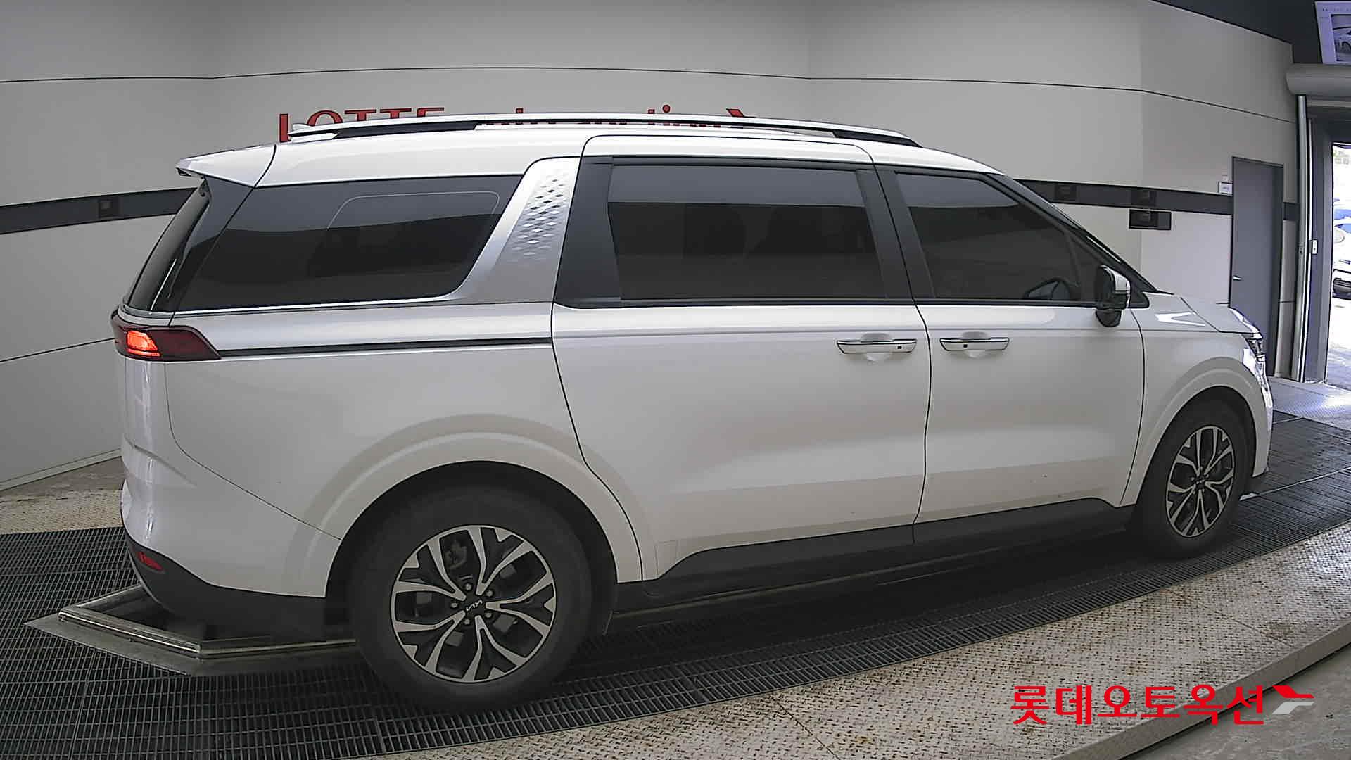 2023 - kia carnival