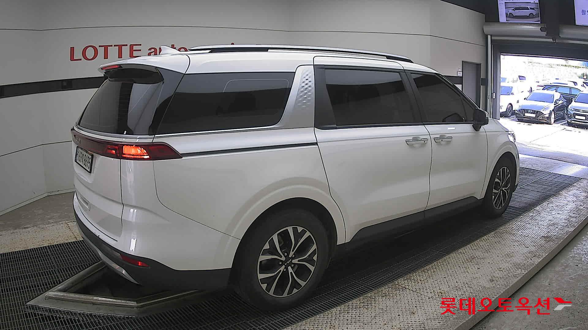 2023 - kia carnival