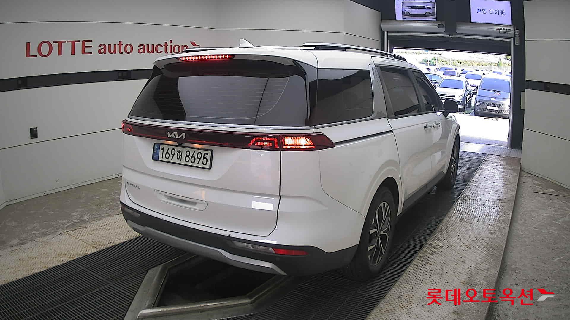 2023 - kia carnival