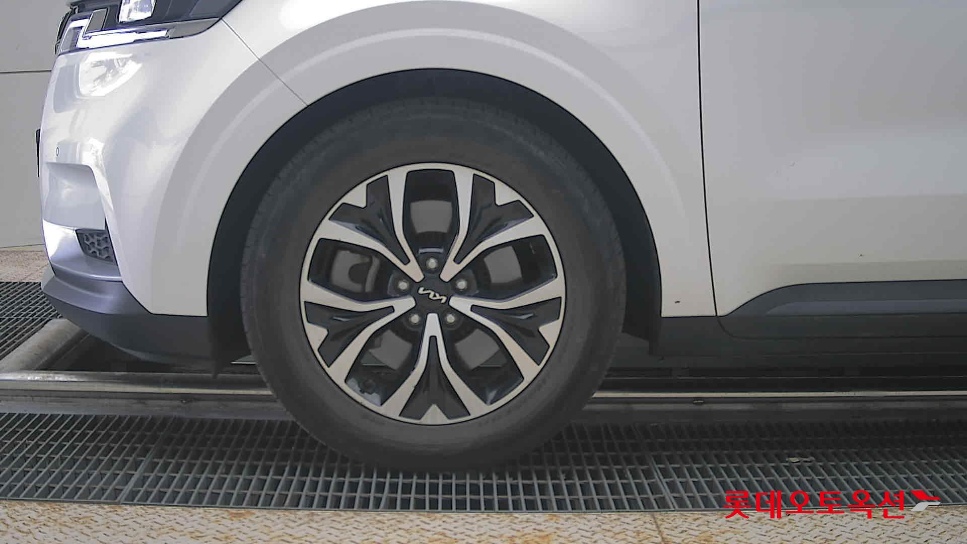 2023 - kia carnival