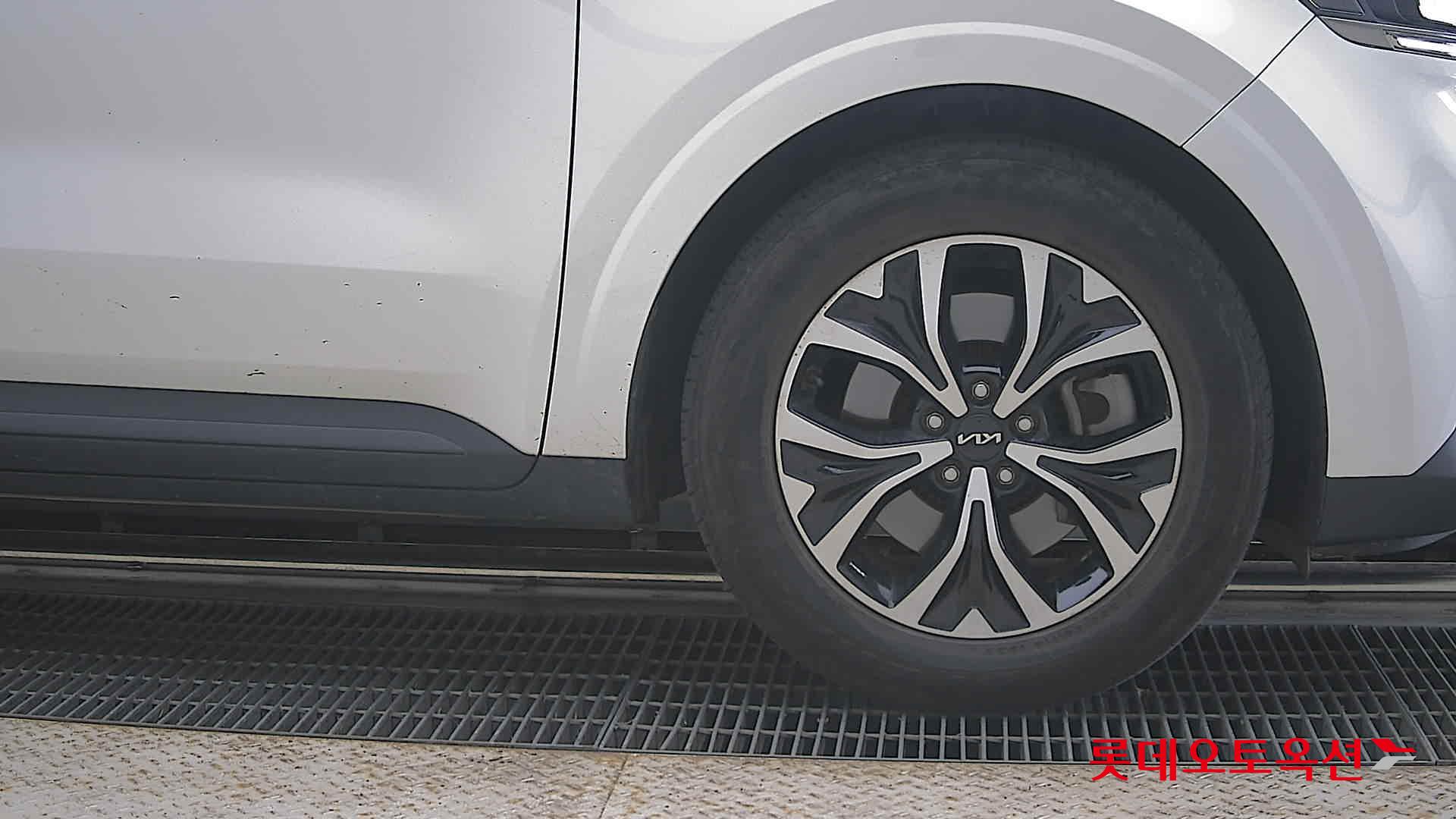 2023 - kia carnival