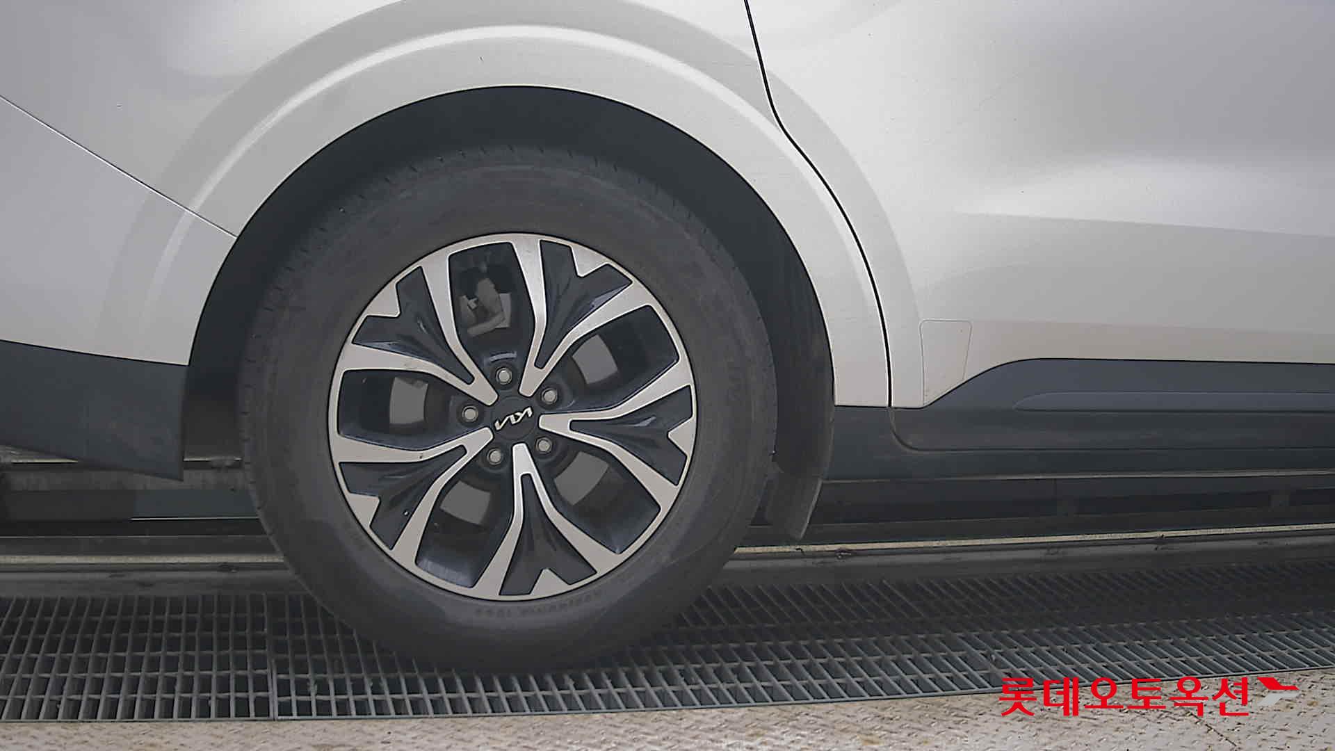 2023 - kia carnival