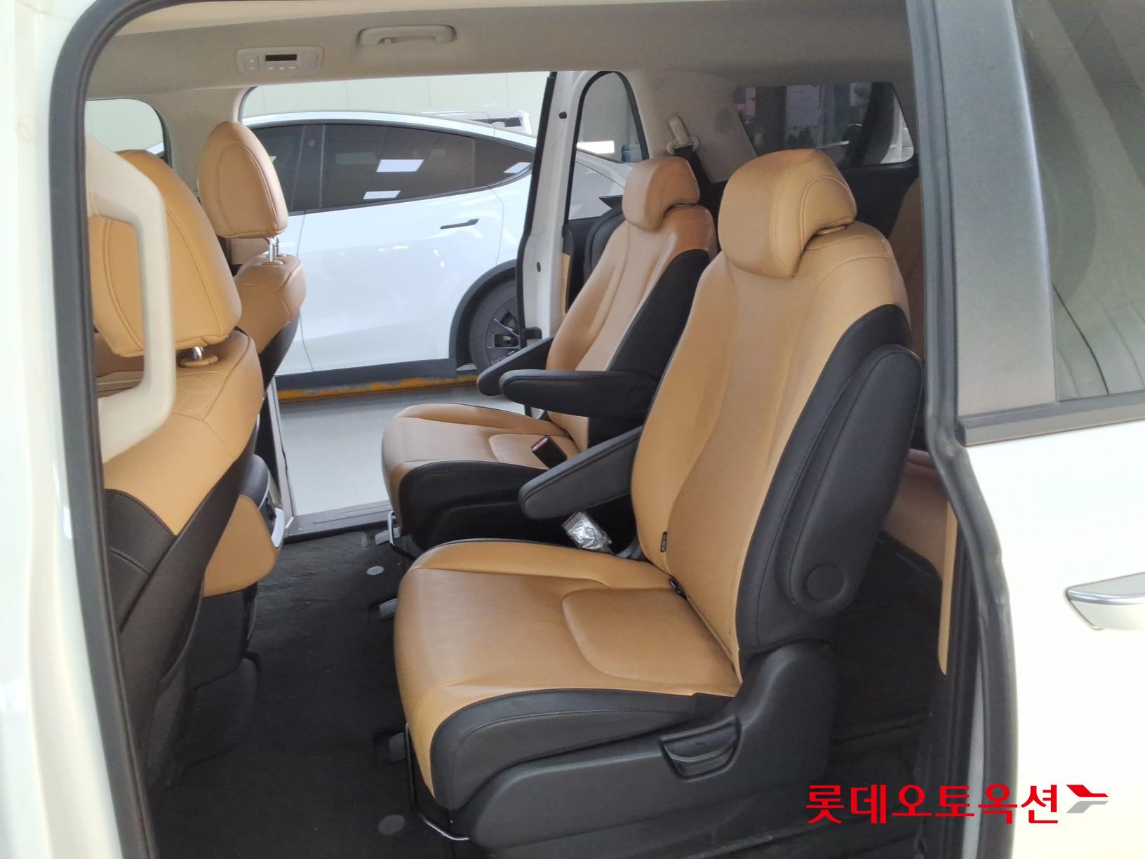 2023 - kia carnival