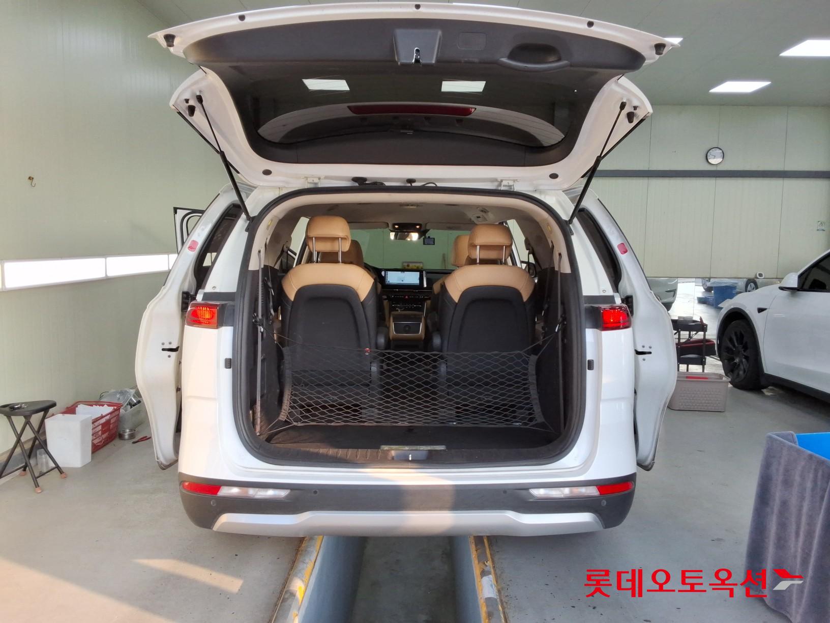2023 - kia carnival