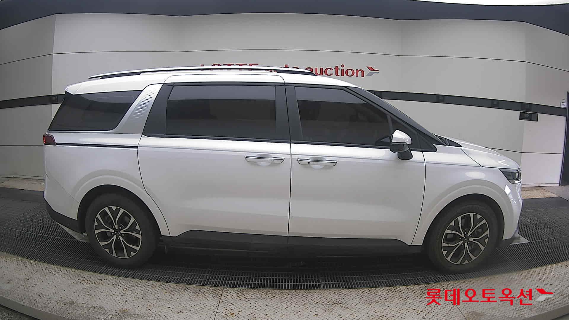 2023 - kia carnival