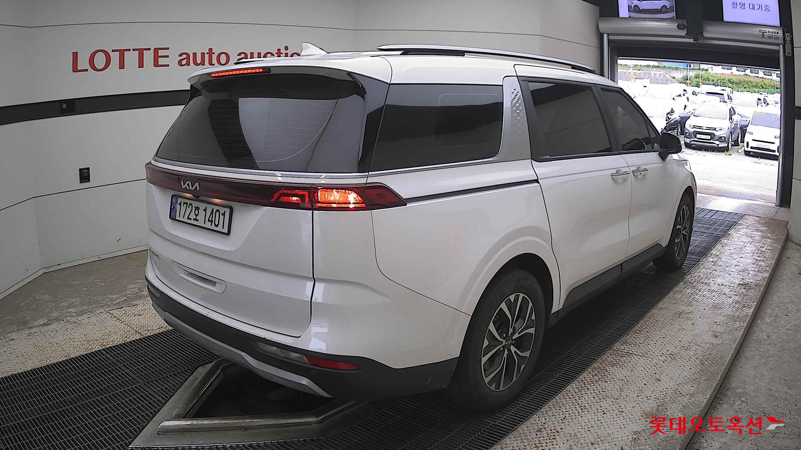 2023 - kia carnival