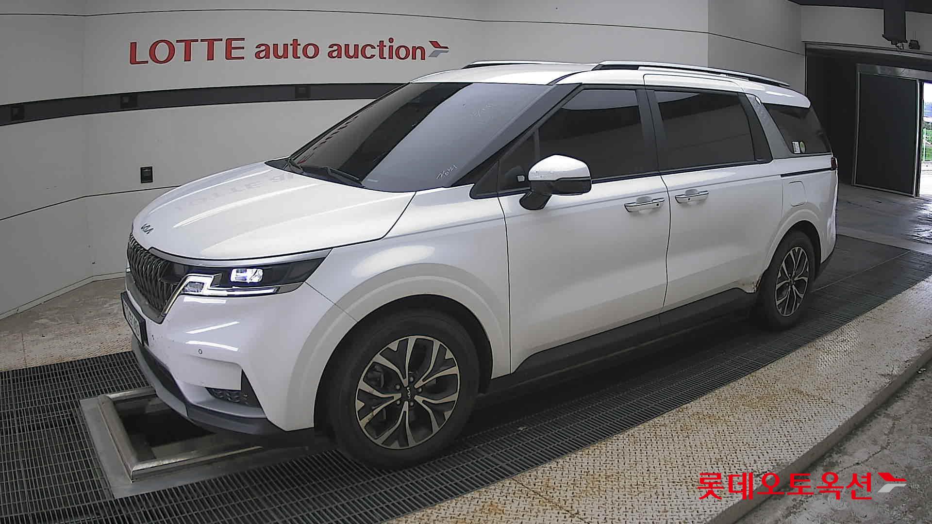 2023 - kia carnival