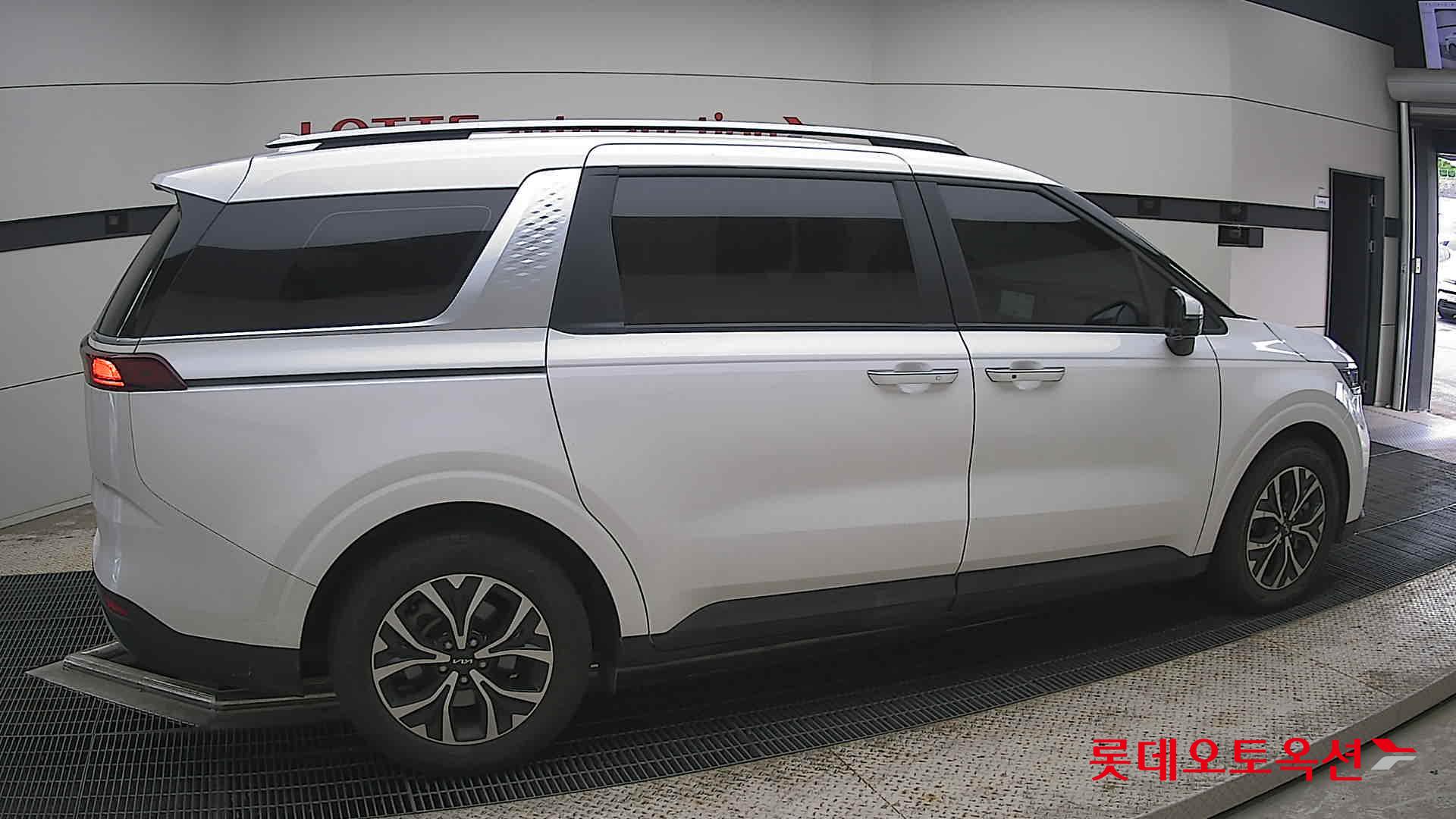 2023 - kia carnival
