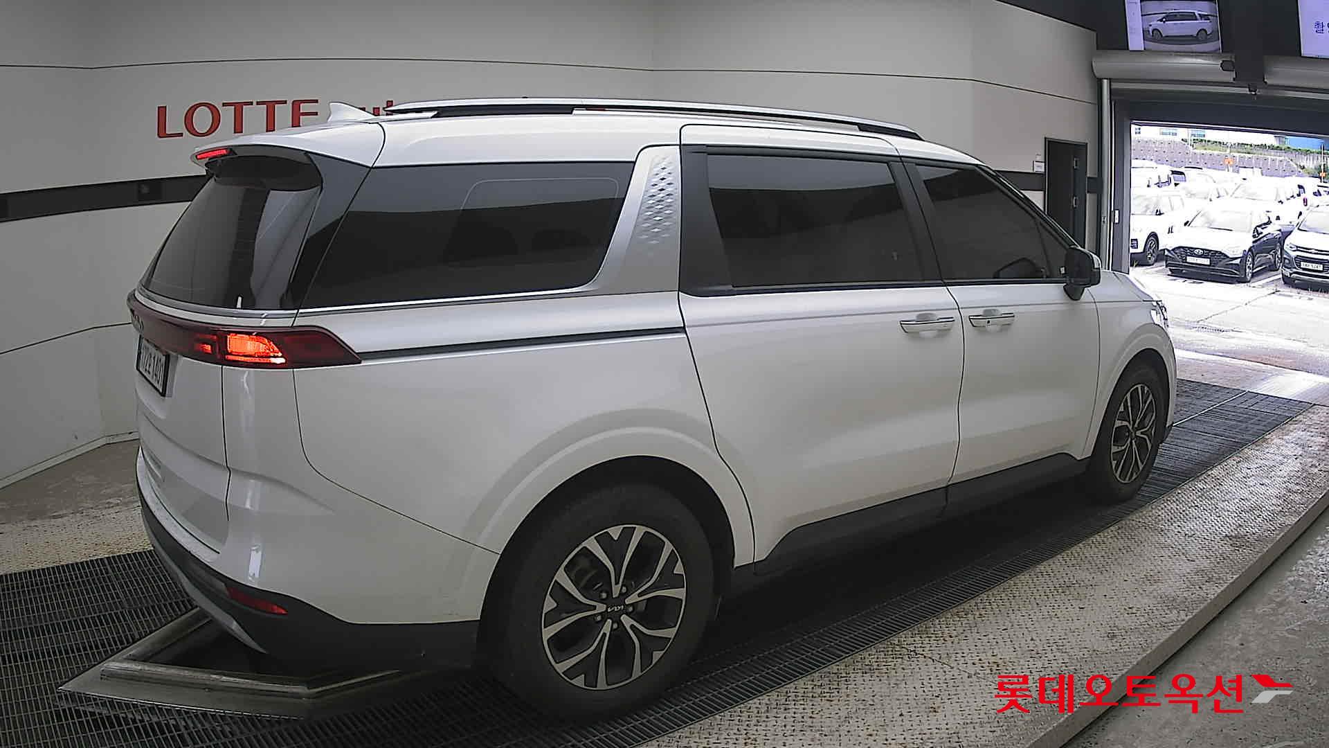 2023 - kia carnival