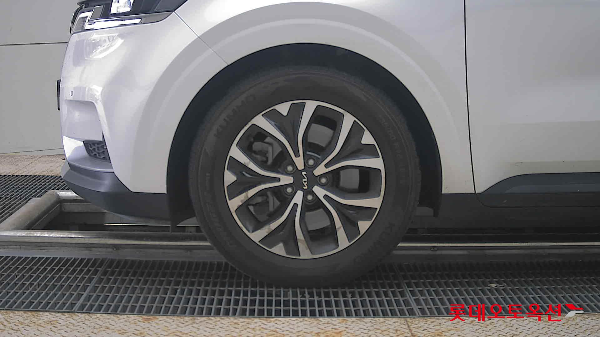 2023 - kia carnival