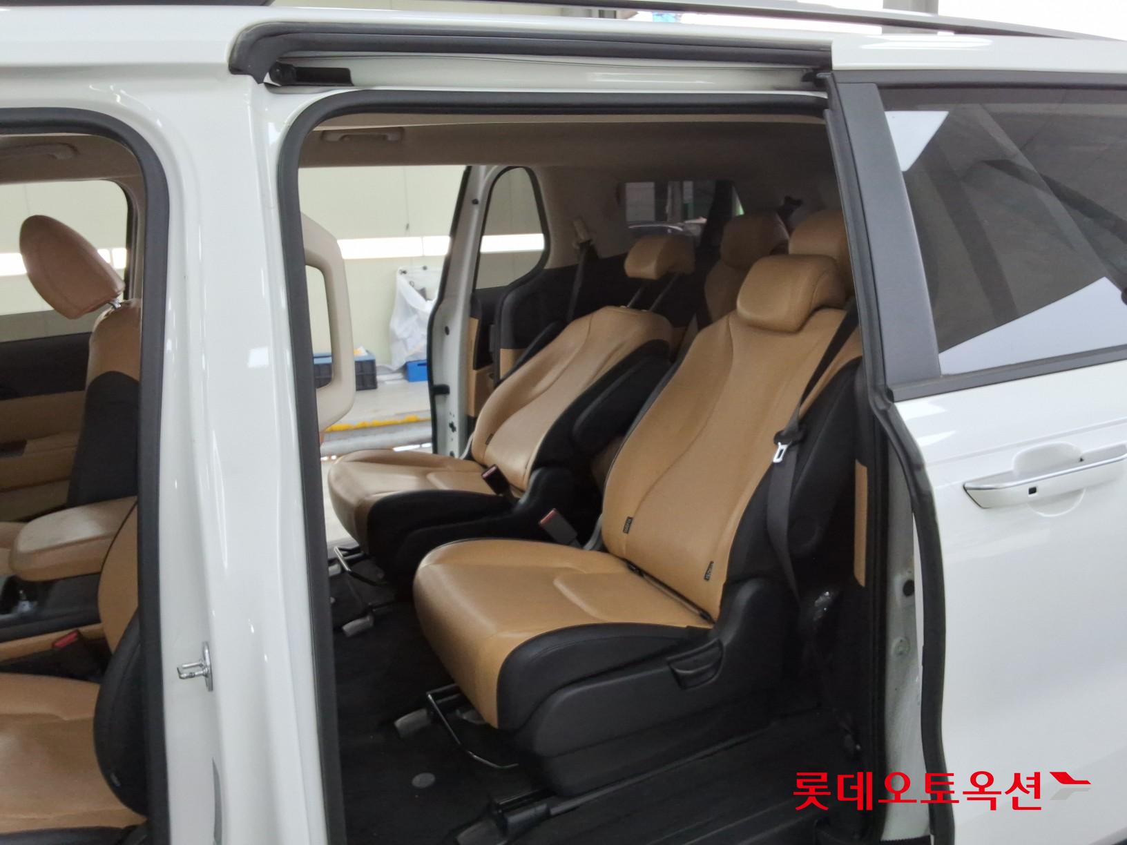 2023 - kia carnival