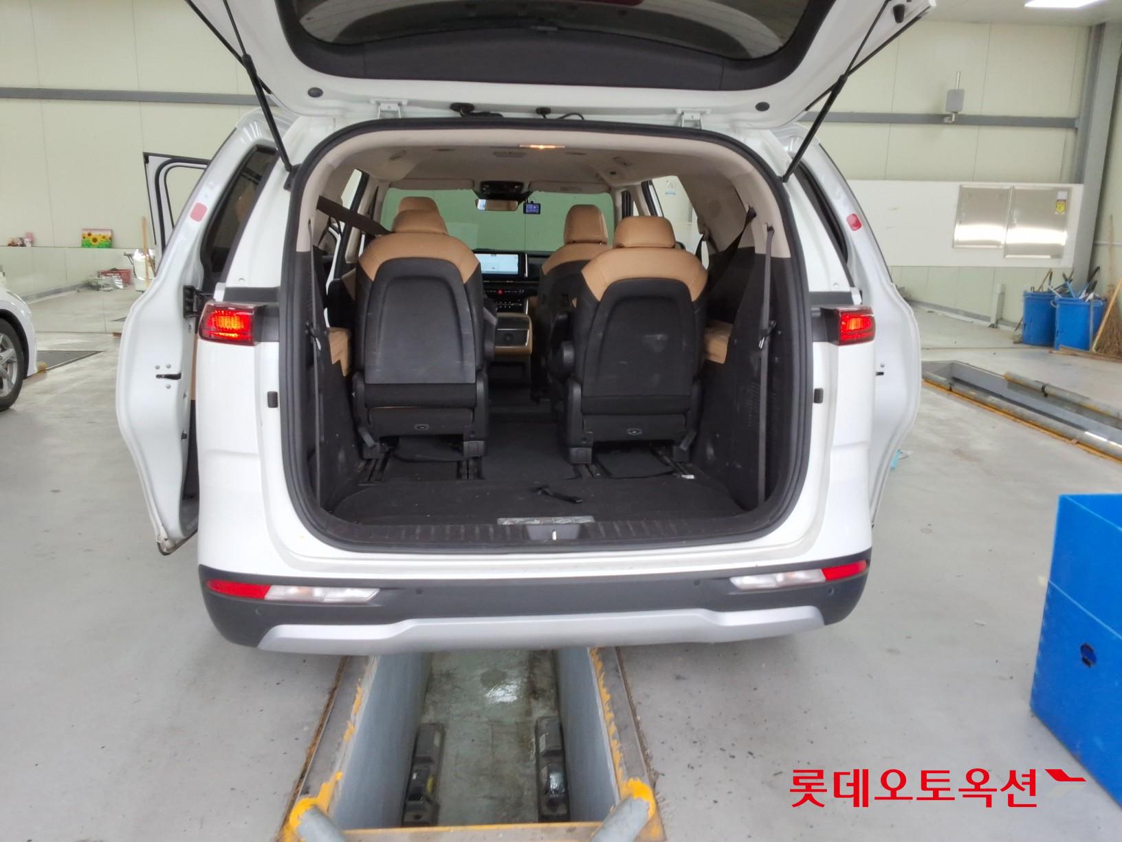 2023 - kia carnival