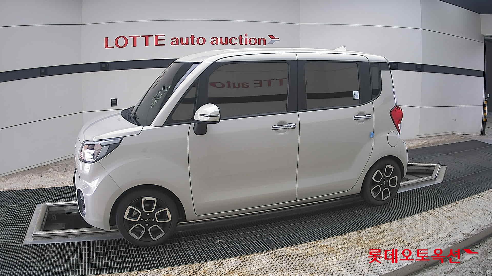 2022 - kia ray