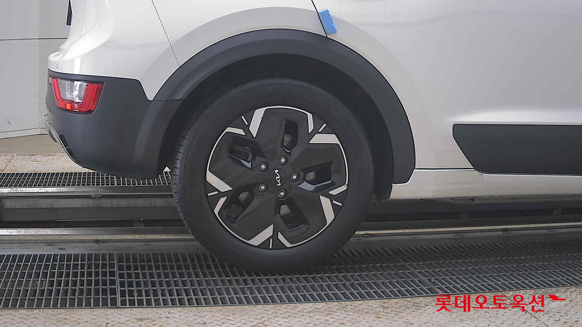 2023 - kia niro