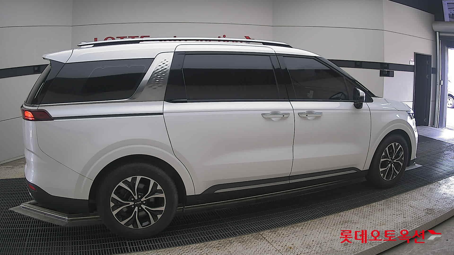 Kia Carnival id 4504278 из Кореи 18