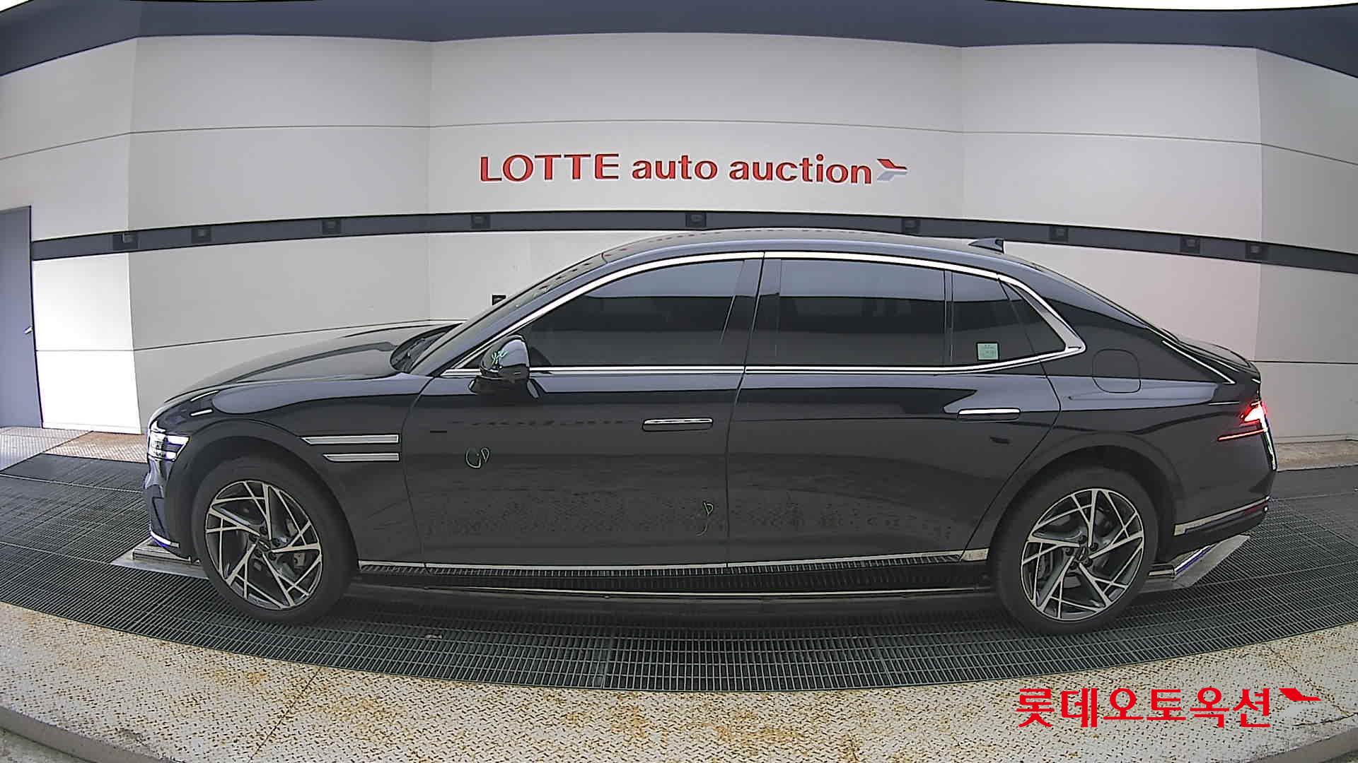 2022 - genesis g90