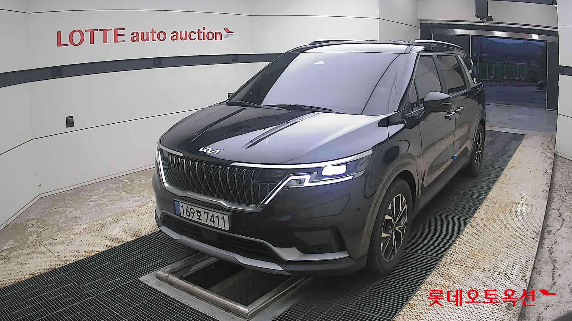 2023 - kia carnival
