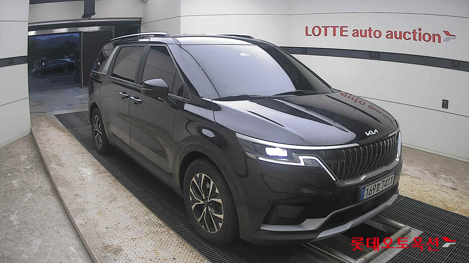 2023 - kia carnival