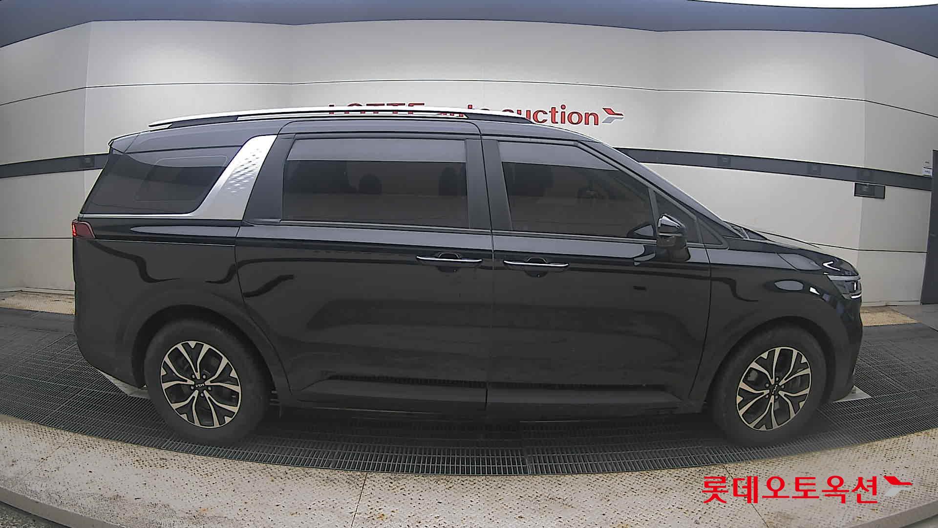 2023 - kia carnival