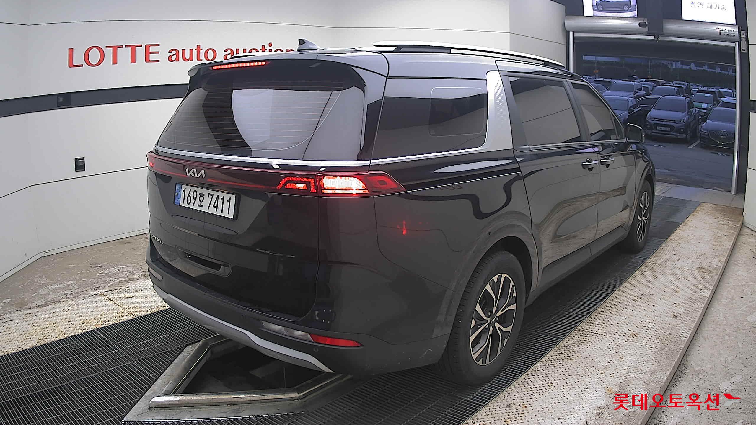 2023 - kia carnival