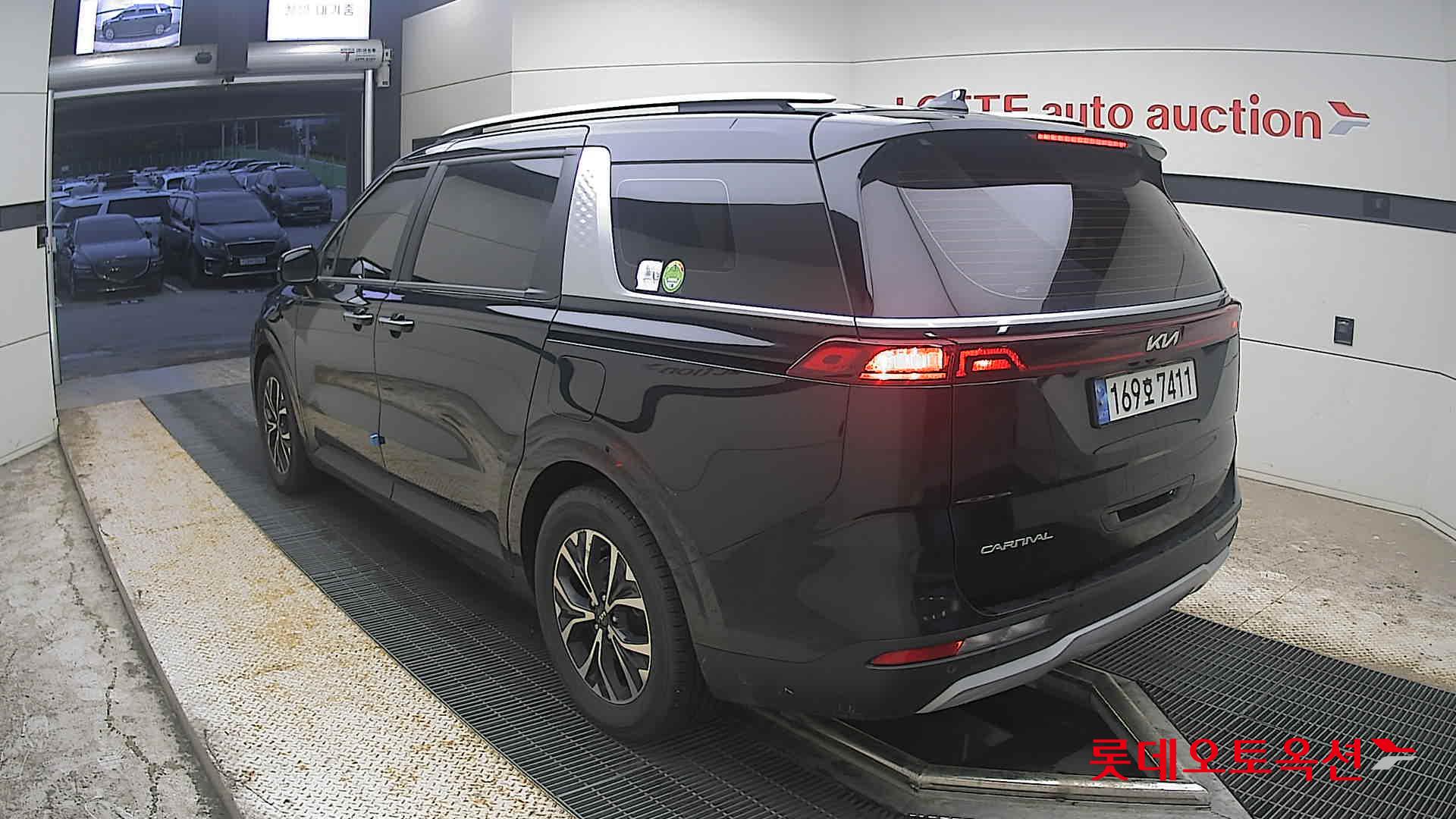 2023 - kia carnival