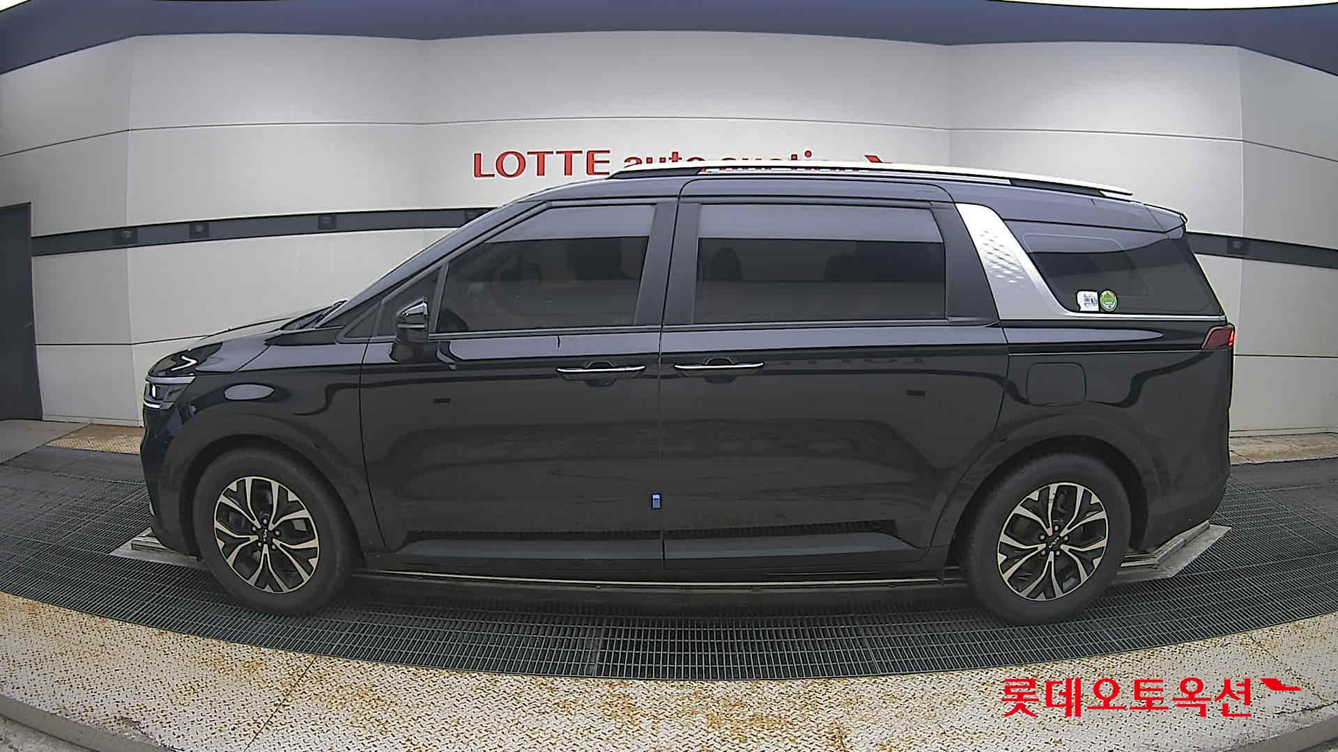 2023 - kia carnival