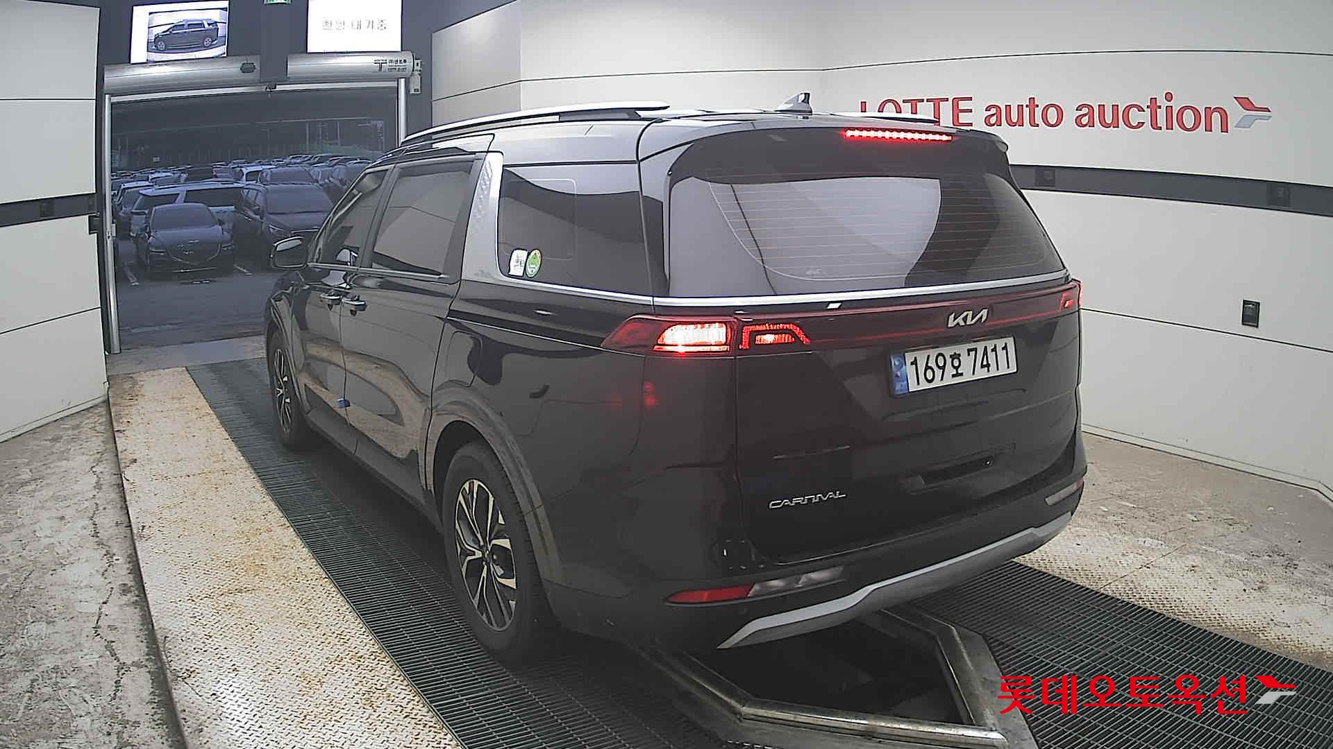 2023 - kia carnival