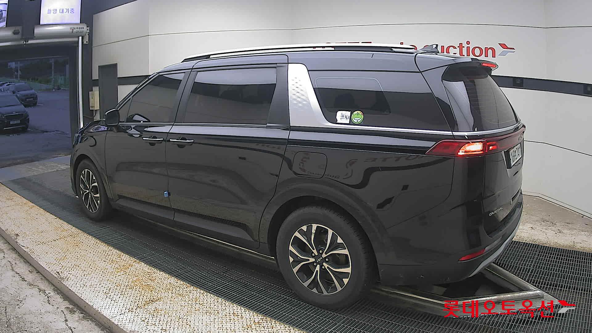 2023 - kia carnival