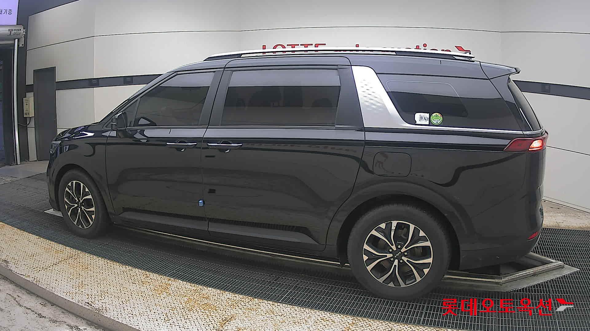 2023 - kia carnival
