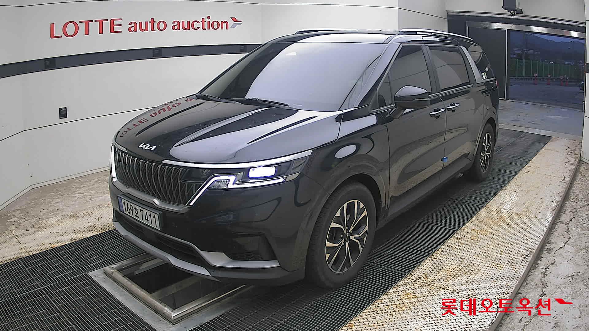 2023 - kia carnival