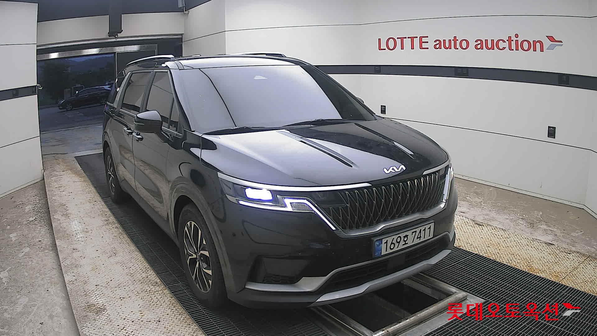 2023 - kia carnival