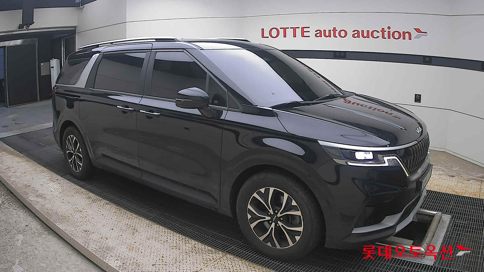 2023 - kia carnival