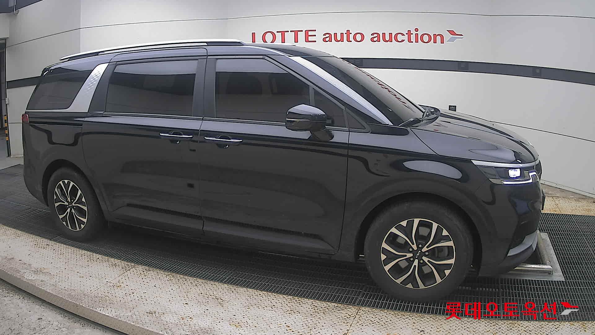 2023 - kia carnival