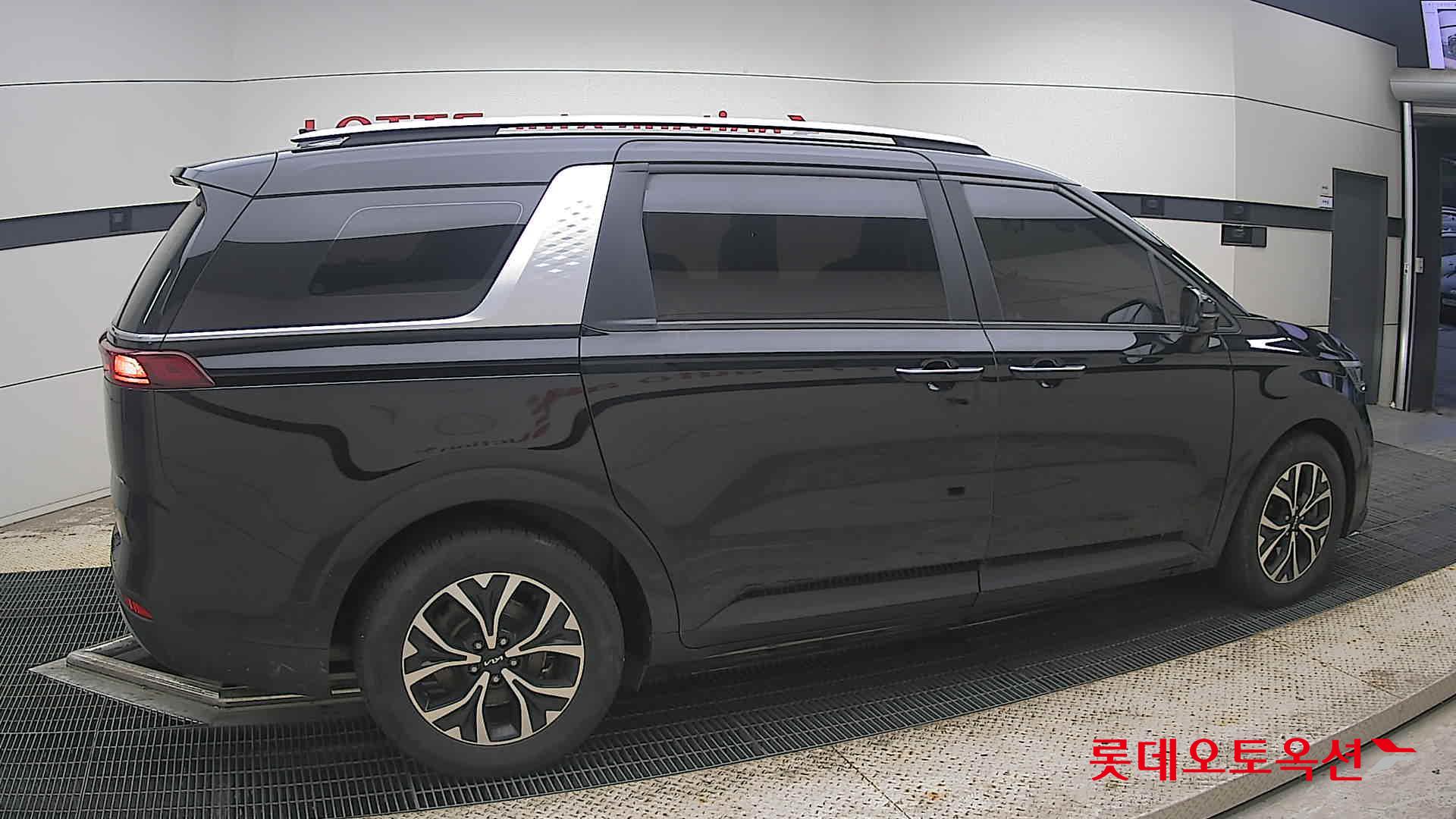 2023 - kia carnival