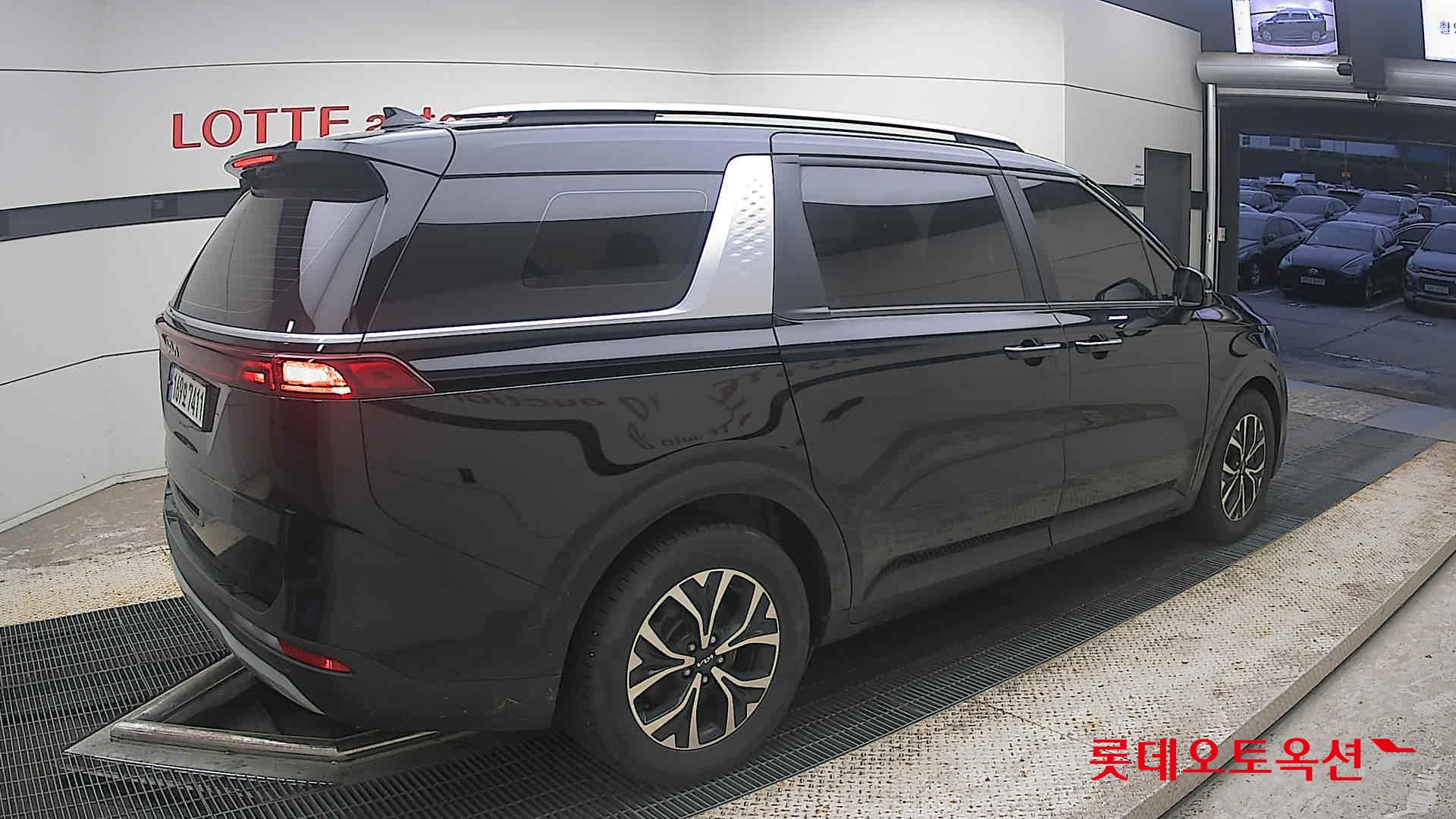 2023 - kia carnival