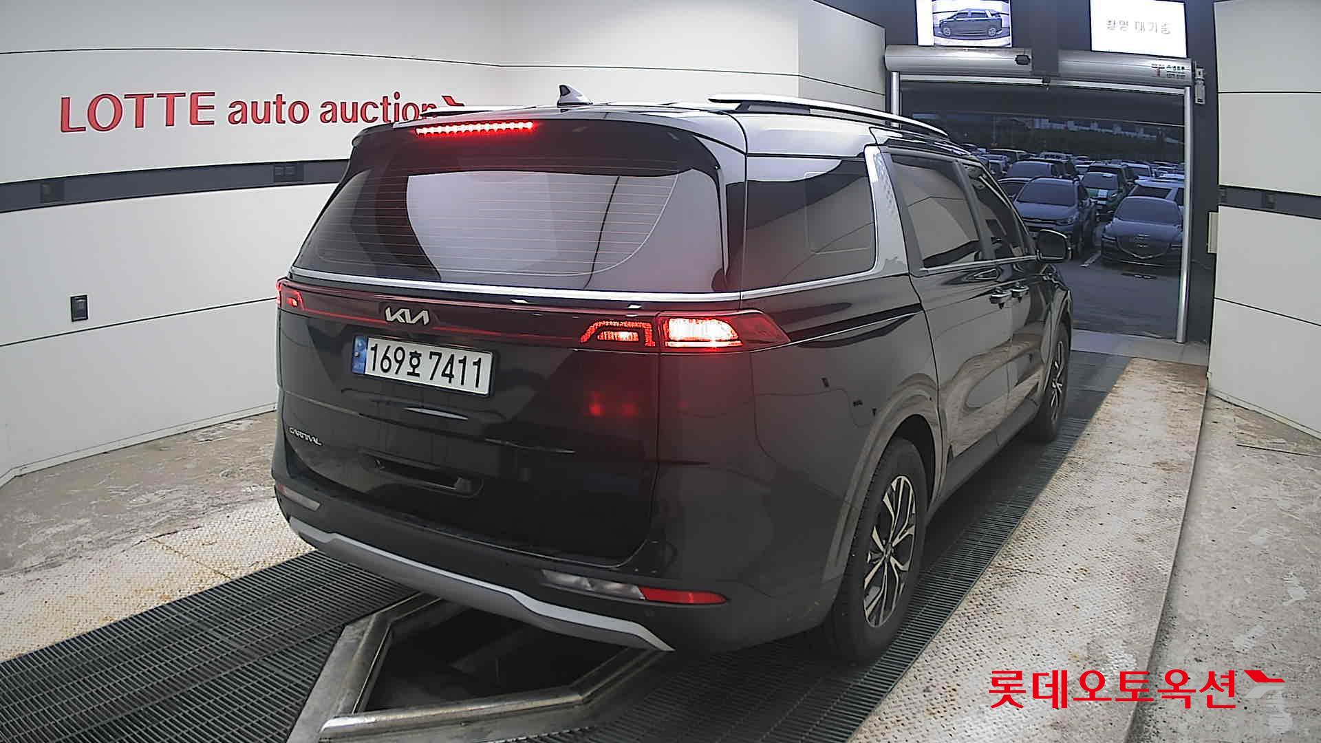 2023 - kia carnival