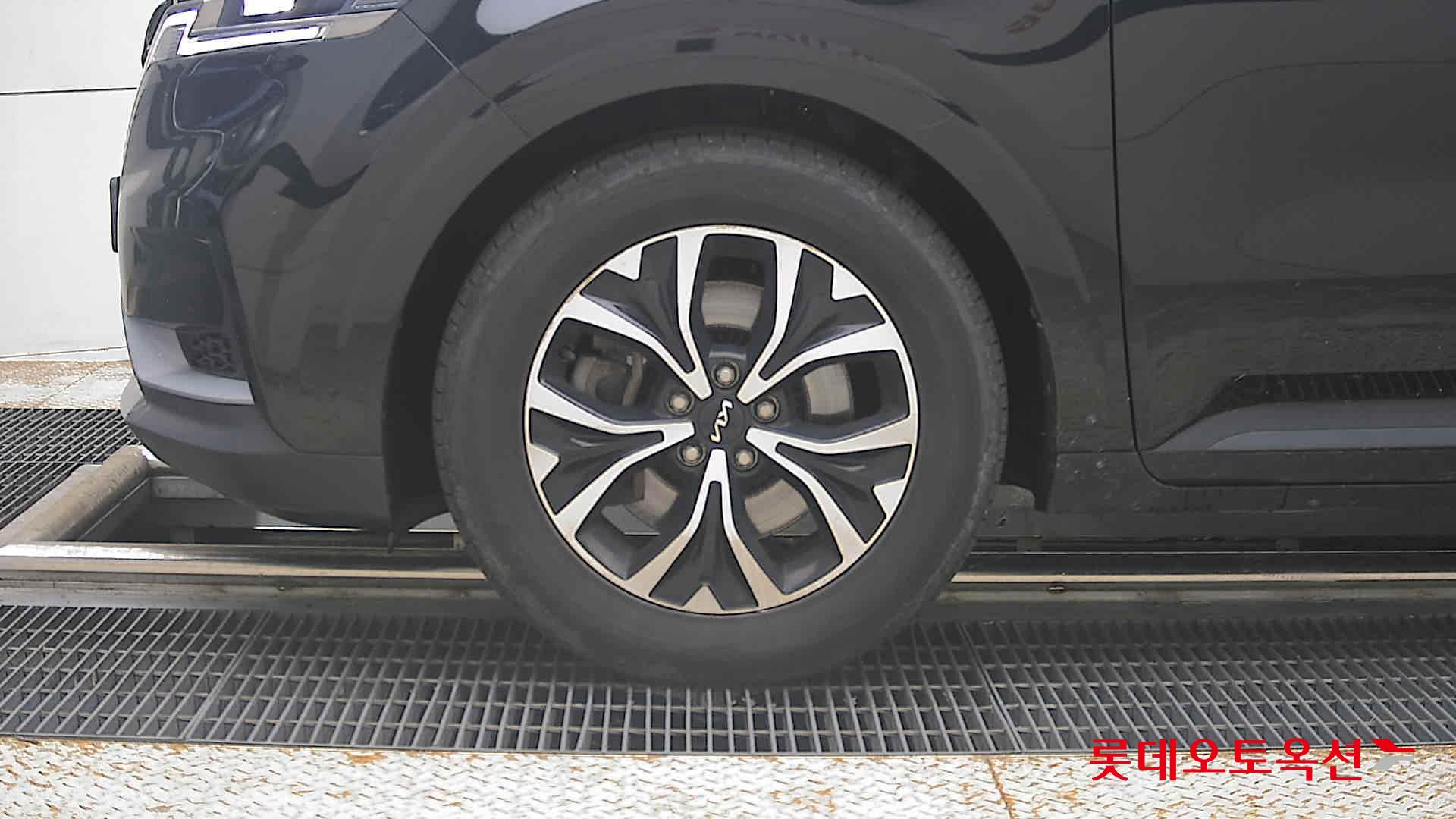 2023 - kia carnival