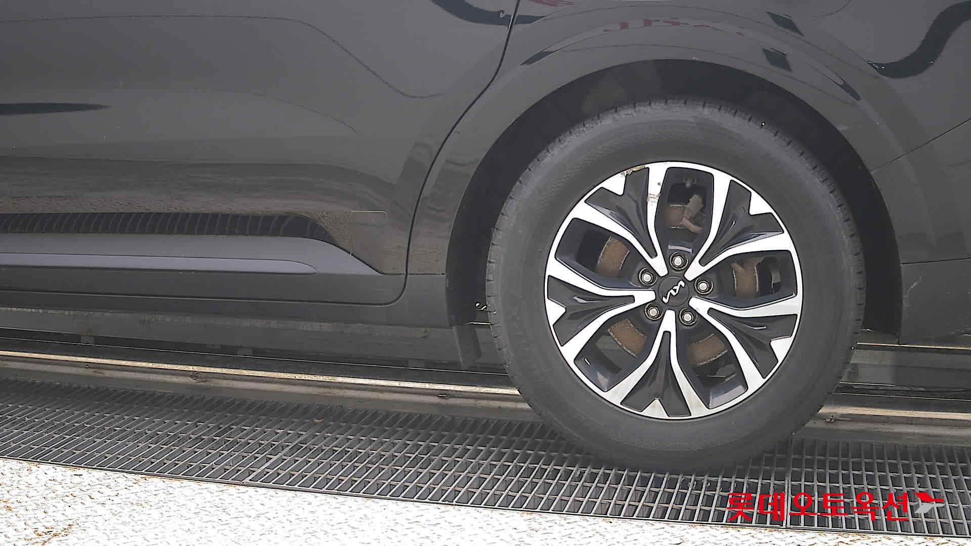 2023 - kia carnival