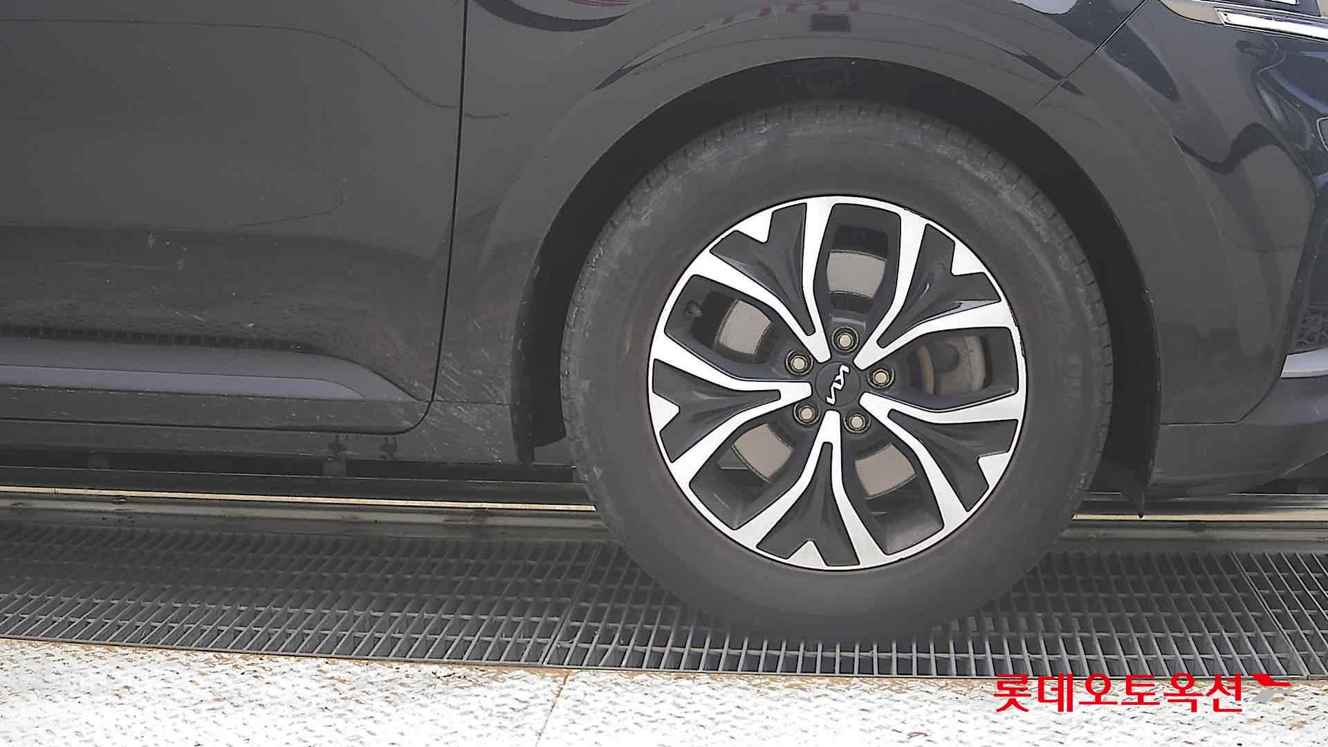 2023 - kia carnival
