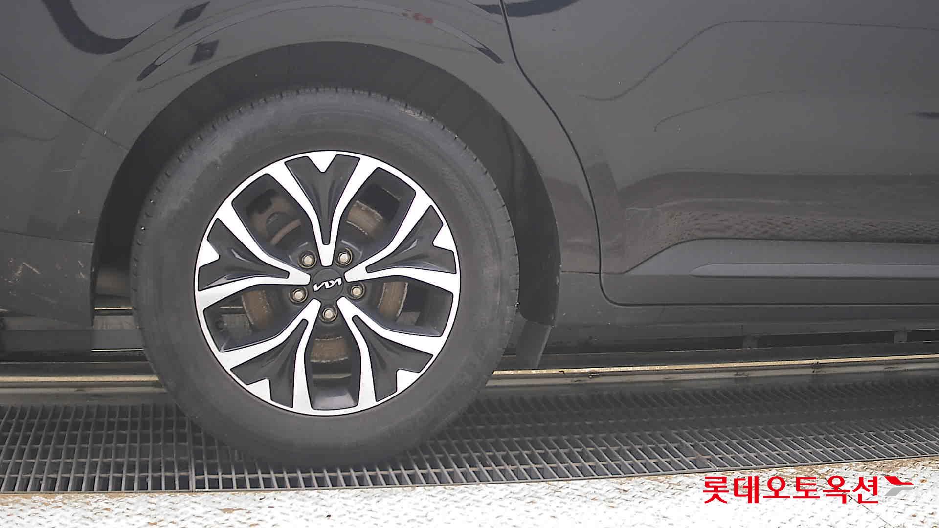2023 - kia carnival